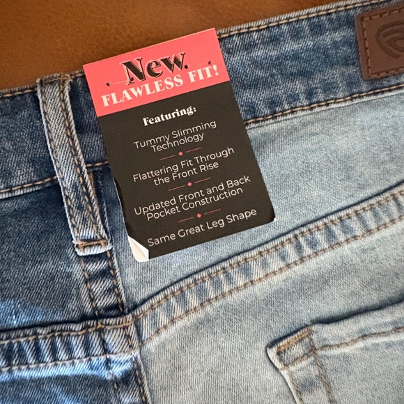 NWT - ROCK & ROLL DENIM  -  EXTRA STRETCH TWO-TONE SHORTS - Picture 6 of 16